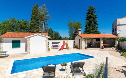 Villa Dominique: Piscina, Tempo Libero, Estate, Ricorrere, Flagstone, Mobili Da Esterno, Villa, Vacanza, Eco Hotel, Ombrello