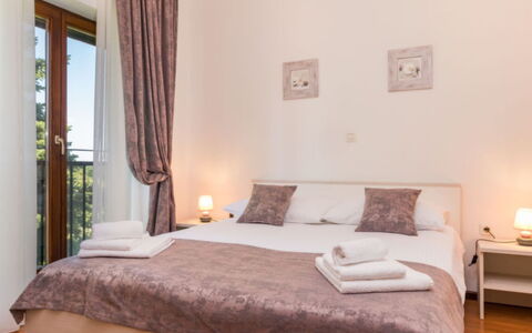 Villa Dominique: Interior Design, Mobilia, Camera, Pavimento, Biancheria, Camera Da Letto, Letto, Tenda, Appartamento, Lenzuolo