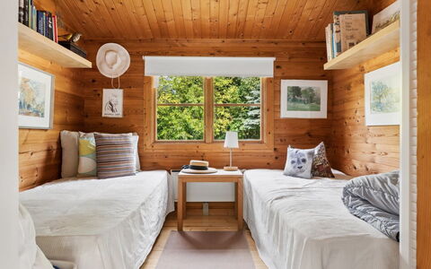 Greta - 1.7Km from the Sea: Interior Design, Mobilia, Pavimentazione, Legna, Pavimento, Soffitto, Camera Da Letto, Camera, Letto, Illuminazione