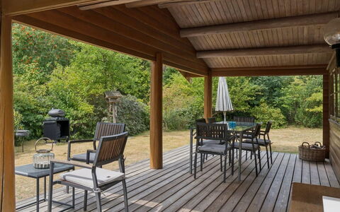 Greta - 1.7Km from the Sea: Legna, Portico, Mobilia, Mobili Da Esterno, Latifoglie, Pavimentazione, Color Legno, Shade, Deck, Pavimento