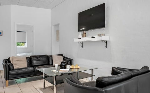 Carlina - from the Sea: Mobilia, Interior Design, Parete, Divano, Pavimentazione, Soggiorno, Pavimento, Soffitto, Illuminazione, Camera