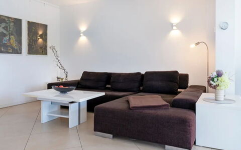 Am Seeufer: Mobilia, Interior Design, Divano, Parete, Pavimentazione, Soggiorno, Soffitto, Pavimento, Legna, Camera