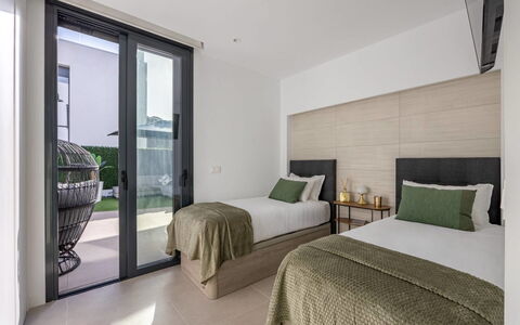 Villa Esencia: Pavimentazione, Pavimento, Interior Design, Mobilia, Letto, Camera Da Letto, Bedding, Appartamento, Telaio Del Letto, Soffitto