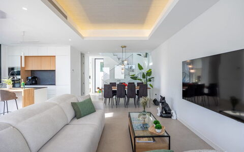 Villa Esencia: Interior Design, Mobilia, Pavimentazione, Soffitto, Pavimento, Divano, Soggiorno, Tavolo, Camera, Sedia