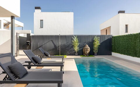Villa Esencia: Piscina, Materiale Composito, Mobili Da Esterno, Lettino, Shade, Ricorrere, Design, Balcone, Sedia A Sdraio, Eco Hotel