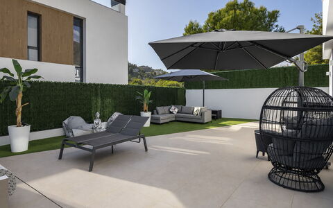 Villa Esencia: Mobilia, Mobili Da Esterno, Sedia, Pavimento, Pavimentazione, Giardino, Tavolo Esterno, Terrazza, Shade, Landscaping