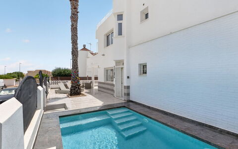 Titanic: Piscina, Architettura, Casa, Materiale Composito, Estate, Appartamento, Ricorrere, Villa, Balcone