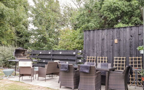 Ballinreich: Mobilia, Mobili Da Esterno, Sedia, Tavolo, Tavolo Esterno, Giardino, Backyard, Shade, Terrazza, Latifoglie