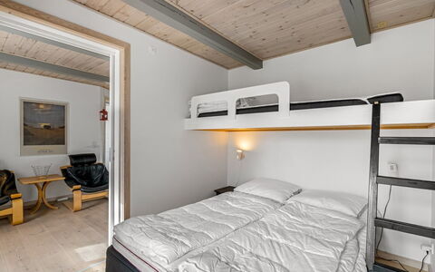Hellevi - 500M to the Fjord: Legna, Soffitto, Camera Da Letto, Interior Design, Letto, Pavimento, Mobilia, Telaio Del Letto, Camera, Lenzuolo