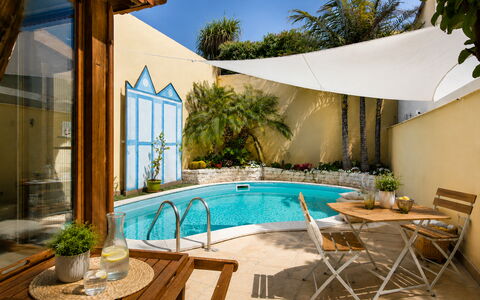 Villa Cristiana: Mobilia, Piscina, Mobili Da Esterno, Ricorrere, Sedia, Eco Hotel, Shade, Vaso Di Fiori, Ombrello, Pianta Della Casa