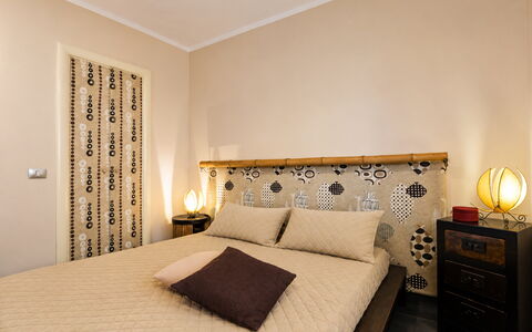 Villa Cristiana: Letto, Interior Design, Mobilia, Bedding, Camera Da Letto, Lenzuolo, Parete, Legna, Biancheria, Pavimento