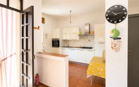 Casa Bianca, Budoni: Mobilia, Interior Design, Pavimentazione, Pavimento, Parete, Legna, Soffitto, Camera, Controsoffitto, Cucina