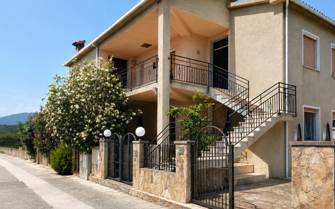 Casa Bianca, Budoni: Zona Residenziale, Architettura, Casa, Casa, Porta, Balcone, Portico, Corrimano, Estate, Shade