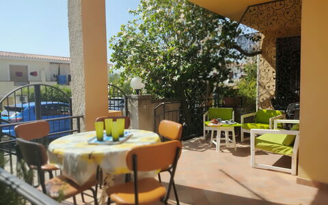 Casa Bianca, Budoni: Mobilia, Sedia, Mobili Da Esterno, Balcone, Portico, Shade, Tavolo Esterno, Cucina & Sala Da Pranzo Tavolo, Backyard, Cortile