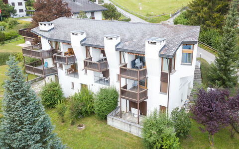Casa Pleun: Zona Residenziale, Casa, Appartamento, Estate, Balcone, Cortile, Landscaping, Villa