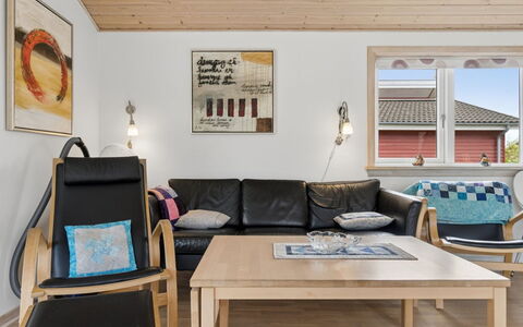 Sannie - 2.8Km from the Sea: Mobilia, Interior Design, Pavimentazione, Legna, Pavimento, Pavimento In Legno, Soffitto, Divano, Soggiorno, Camera