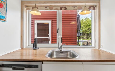 Sannie - 2.8Km from the Sea: Cucina, Controsoffitto, Interior Design, Legna, Lavandino Della Cucina, Pavimentazione, Idraulico Fixture, Elettrodomestico Da Cucina, Mobilia, Casa