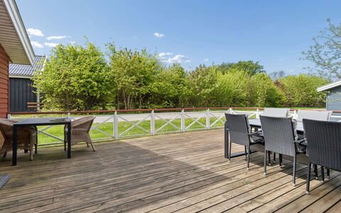 Sannie - 2.8Km from the Sea: Legna, Pavimento In Legno, Latifoglie, Deck, Plank, Portico, Color Legno, Boardwalk, Shade, Mobili Da Esterno