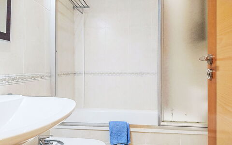 Marina Azul: Bagno, Idraulico Fixture, Pavimentazione, Pavimento, Interior Design, Idraulico, Piastrella, Rubinetto, Doccia, Vasca Da Bagno