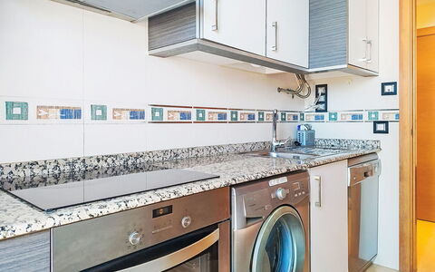 Marina Azul: Apparecchio Major, Cucina, Pavimentazione, Controsoffitto, Pavimento, Appartamento, Elettrodomestico Da Cucina, Piastrella, Cabinetry, Lavandino Della Cucina