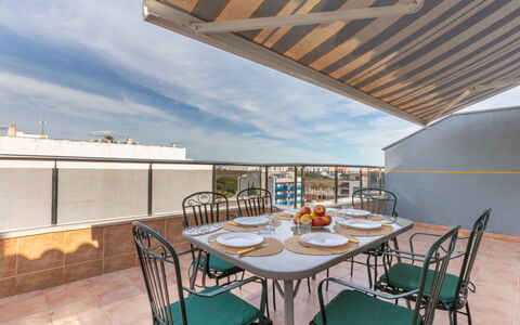 Marina Azul: Mobilia, Pavimento, Pavimentazione, Sedia, Color Legno, Latifoglie, Pavimento In Legno, Shade, Balcone, Design