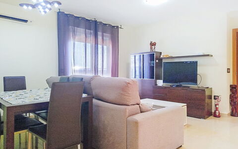 Marina Azul: Mobilia, Pavimentazione, Interior Design, Pavimento, Legna, Soffitto, Camera, Divano, Soggiorno, Appartamento