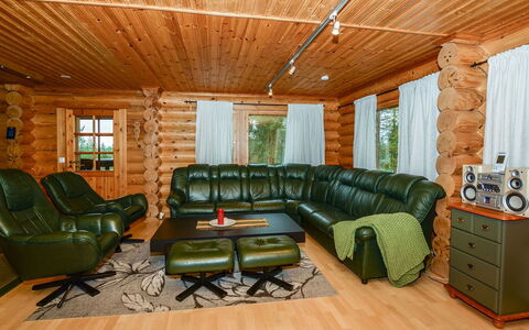 Kolin Kuningatar: Mobilia, Legna, Divano, Interior Design, Pavimentazione, Soggiorno, Pavimento, Casa, Soffitto