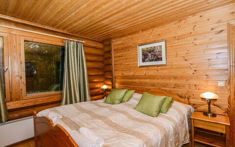 Kolin Kuningatar: Legna, Soffitto, Interior Design, Camera Da Letto, Letto, Mobilia, Pavimento, Color Legno, Pavimentazione, Telaio Del Letto
