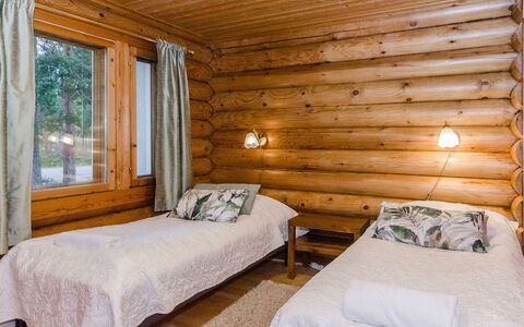 Kolin Kuningatar: Legna, Letto, Camera Da Letto, Interior Design, Soffitto, Mobilia, Pavimento, Pavimentazione, Lenzuolo, Telaio Del Letto