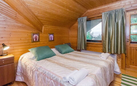 Kolin Kuningatar: Interior Design, Pavimento, Legna, Pavimentazione, Soffitto, Letto, Camera Da Letto, Mobilia, Lenzuolo, Camera