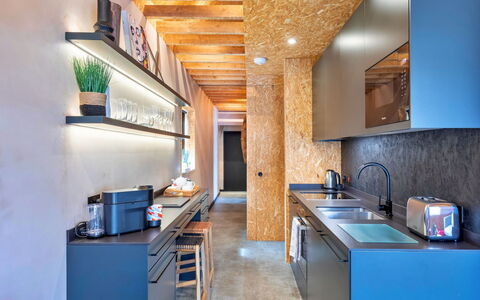 Bognor Regis 602: Cucina, Controsoffitto, Interior Design, Mobilia, Pavimentazione, Parete, Legna, Soffitto, Pavimento, Illuminazione