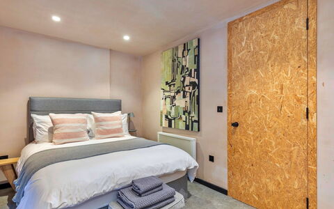Bognor Regis 602: Interior Design, Mobilia, Parete, Camera Da Letto, Pavimentazione, Pavimento, Legna, Lenzuolo, Soffitto, Letto