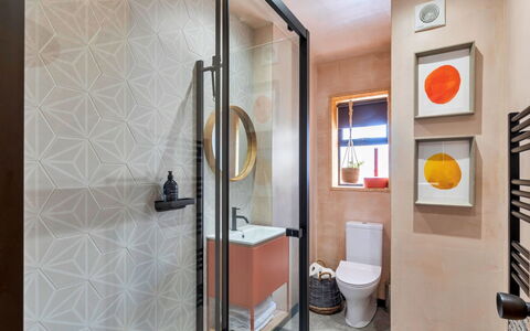 Bognor Regis 602: Interior Design, Parete, Pavimentazione, Pavimento, Lampada, Illuminazione, Soffitto, Idraulico Fixture, Bagno, Arancia