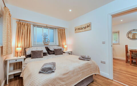 North View Annexe: Mobilia, Letto, Interior Design, Camera Da Letto, Bedding, Lenzuolo, Legna, Biancheria, Soffitto, Pavimento