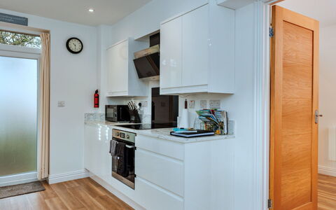 North View Annexe: Interior Design, Cabinetry, Pavimentazione, Elettrodomestico Da Cucina, Controsoffitto, Mobilia, Apparecchio Major, Parete, Cucina, Legna