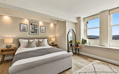 Willow'S View: Mobilia, Letto, Interior Design, Pavimento, Pavimentazione, Camera Da Letto, Parete, Camera, Legna, Soffitto