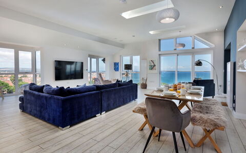 The Penthouse, Scarborough: Mobilia, Interior Design, Pavimentazione, Divano, Soffitto, Pavimento, Tavolo, Soggiorno, Camera