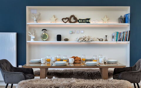 The Penthouse, Scarborough: Mobilia, Interior Design, Legna, Tavolo, Pavimentazione, Casa, Scaffalature, Illuminazione, Camera, Soggiorno