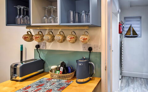 No.3 Sandside: Elettrodomestico Da Cucina, Cucina, Interior Design, Scaffalature, Mobilia, Mensola, Piccolo Apparecchio, Illuminazione, Camera, Elettrodomestico
