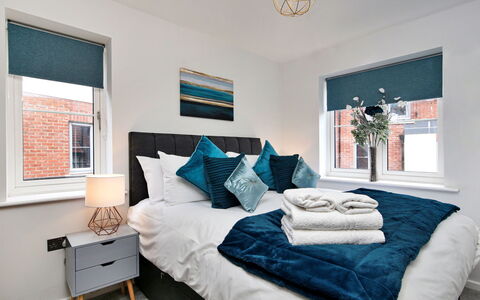 Captains Retreat, Whitby: Interior Design, Casa, Appartamento, Camera Da Letto, Cuscino, Bedding, Lenzuolo, Lampada, Letto, Lancia Cuscino