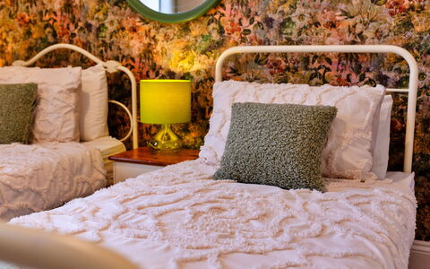 The Old Storehouse: Camera Da Letto, Bedding, Lenzuolo, Mobilia, Interior Design, Biancheria, Letto, Tessile, Telaio Del Letto, Cuscino