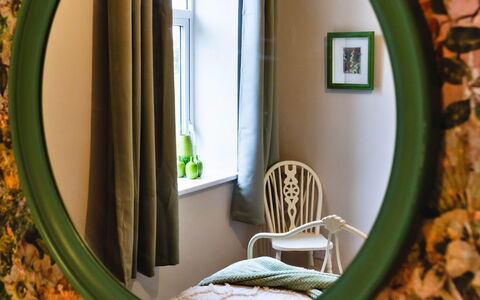 The Old Storehouse: Specchio, Interior Design, Pianta Della Casa, Color Legno, Still Life Fotografia, Vaso Di Fiori, Disegno Floreale, Soggiorno