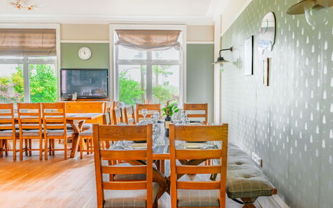 Evergreen Manor: Mobilia, Interior Design, Pavimentazione, Pavimento, Legna, Soffitto, Tavolo, Sedia, Sala Da Pranzo, Illuminazione