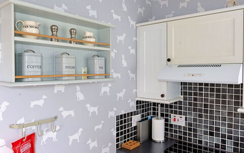 Evergreen Manor: Interior Design, Camera, Scaffalature, Dipingere, Mensola, Design, Cucina, Canidae, Lampada