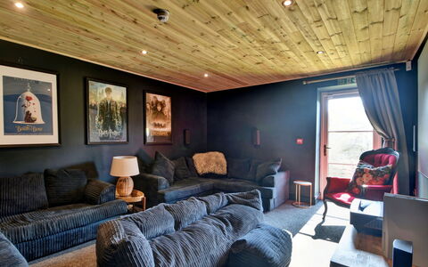 Blackton Farmhouse: Mobilia, Interior Design, Parete, Pavimentazione, Soffitto, Legna, Pavimento, Divano, Illuminazione, Soggiorno