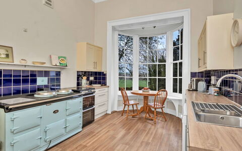 Clavering Hall: Interior Design, Pavimentazione, Cucina, Legna, Mobilia, Pavimento, Controsoffitto, Cabinetry, Elettrodomestico Da Cucina, Apparecchio Major
