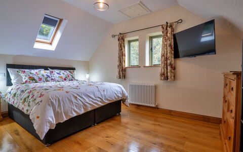 Rough Close Farm Cottage: Letto, Interior Design, Camera Da Letto, Mobilia, Legna, Soffitto, Lenzuolo, Bedding, Pavimentazione, Camera