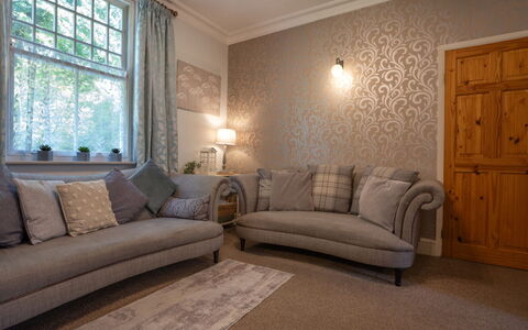 House on the Green: Interior Design, Mobilia, Pavimento, Pavimentazione, Casa, Camera, Soggiorno, Tenda, Soffitto