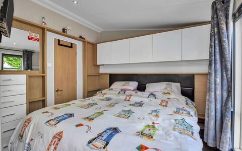 Osprey Court 1: Interior Design, Mobilia, Letto, Camera Da Letto, Biancheria, Lenzuolo, Camera, Bedding, Telaio Del Letto, Cuscino