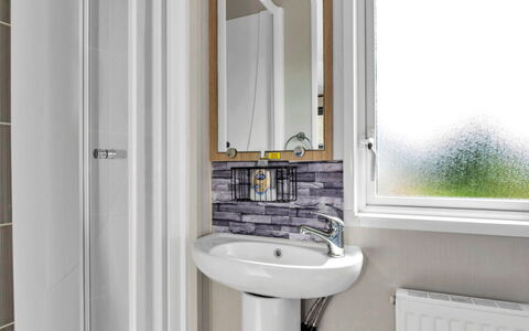 Osprey Court 1: Interior Design, Parete, Pavimentazione, Pavimento, Idraulico Fixture, Camera, Bagno, Soffitto, Illuminazione, Casa
